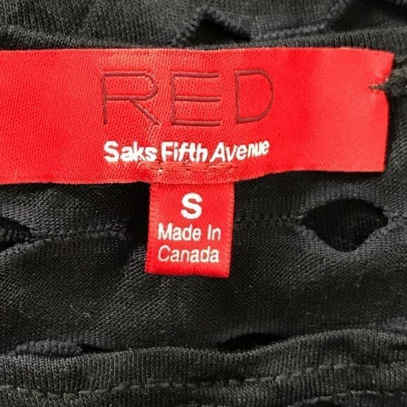 Red by Saks Fifth Avenue Sleeveless Eyelit Top - Picture 4 of 5